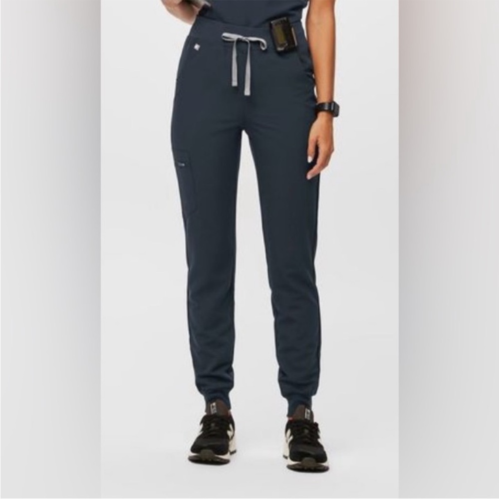 NWT Figs Women's Zamora - Petite Jogger Scrub Pants